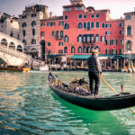 letsimage, phillip glombik, travel, travel photography, globetrotter, italy, italien, italiano, europe, venice, horizontal, gondola, boat, driver, river, main river, tourism, reflection, light, day, no clouds, buildings, urban, people, perspective